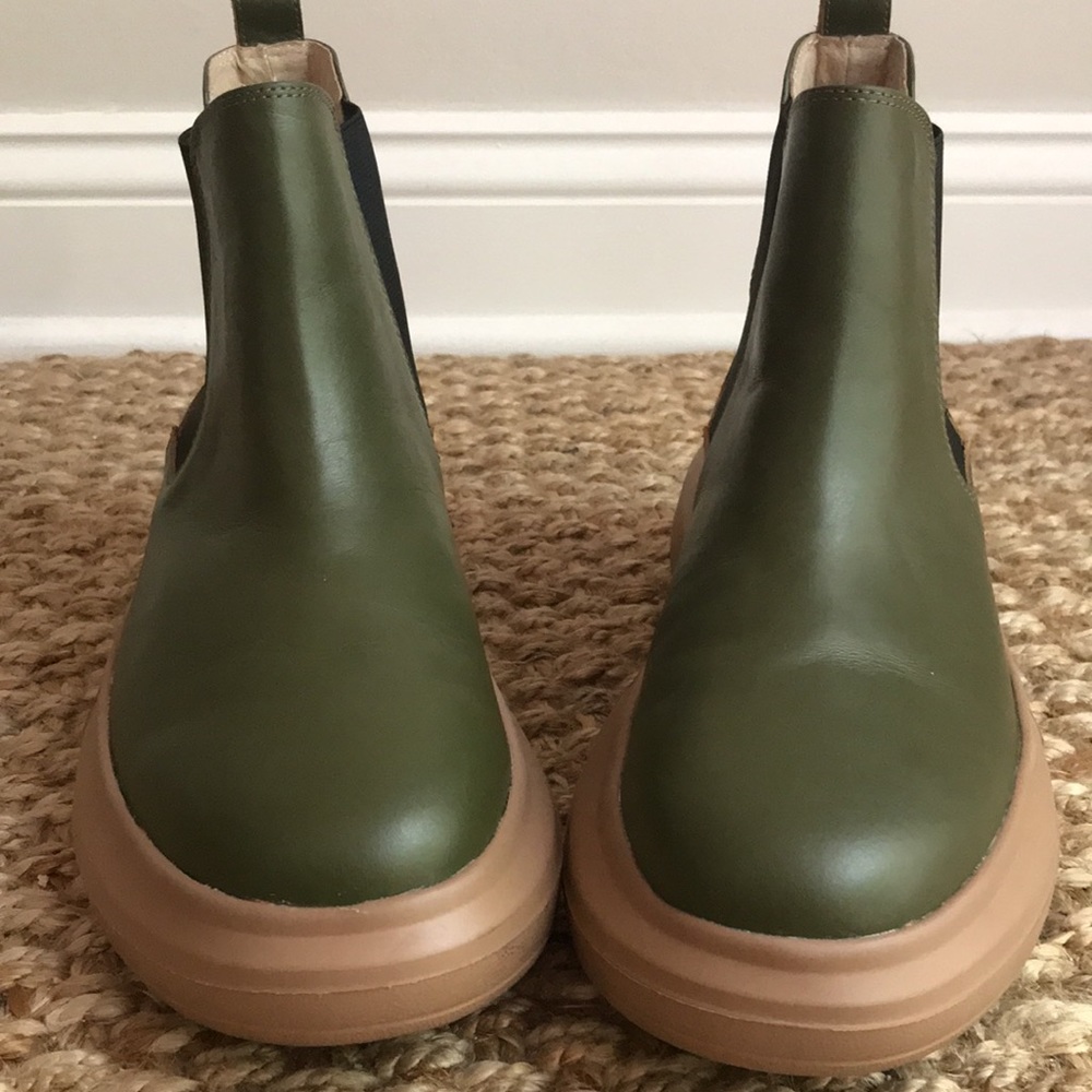 NWOT: Zac Posen Leather Yogi Chelsea Boot in Military Green